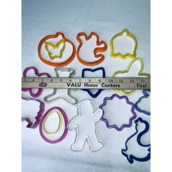 Vtg Lot 15 Cookie Cutters Silhouette Med to Lg Holidays Easter Butterfly Ghost - Picture 6 of 7
